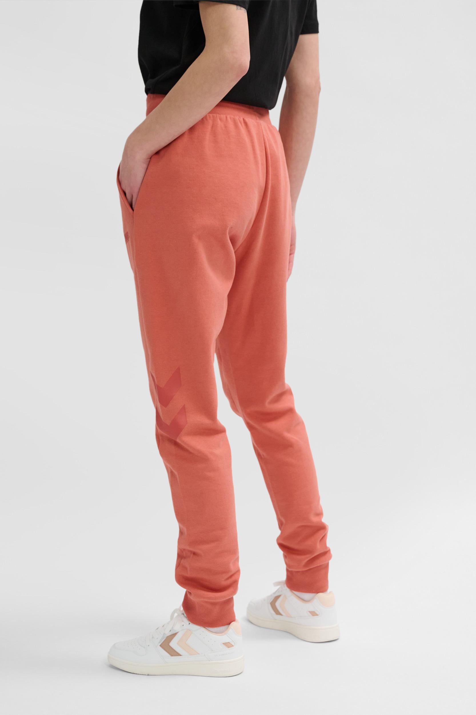 HUMMEL - Hmllegacy Woman Tapered Pants - Apricot Brandy