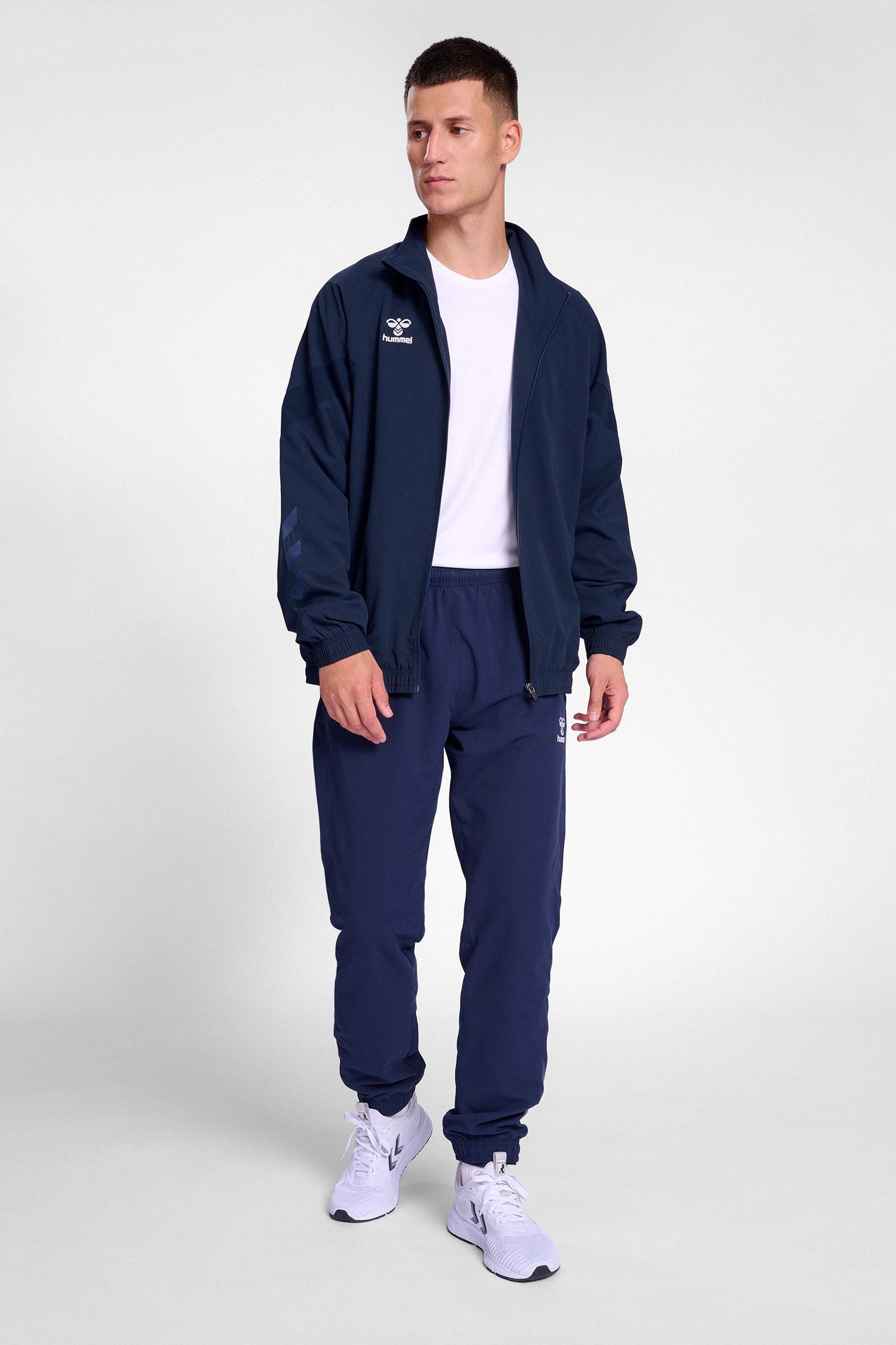 HUMMEL - Hmltravel Woven Jacket - Marine