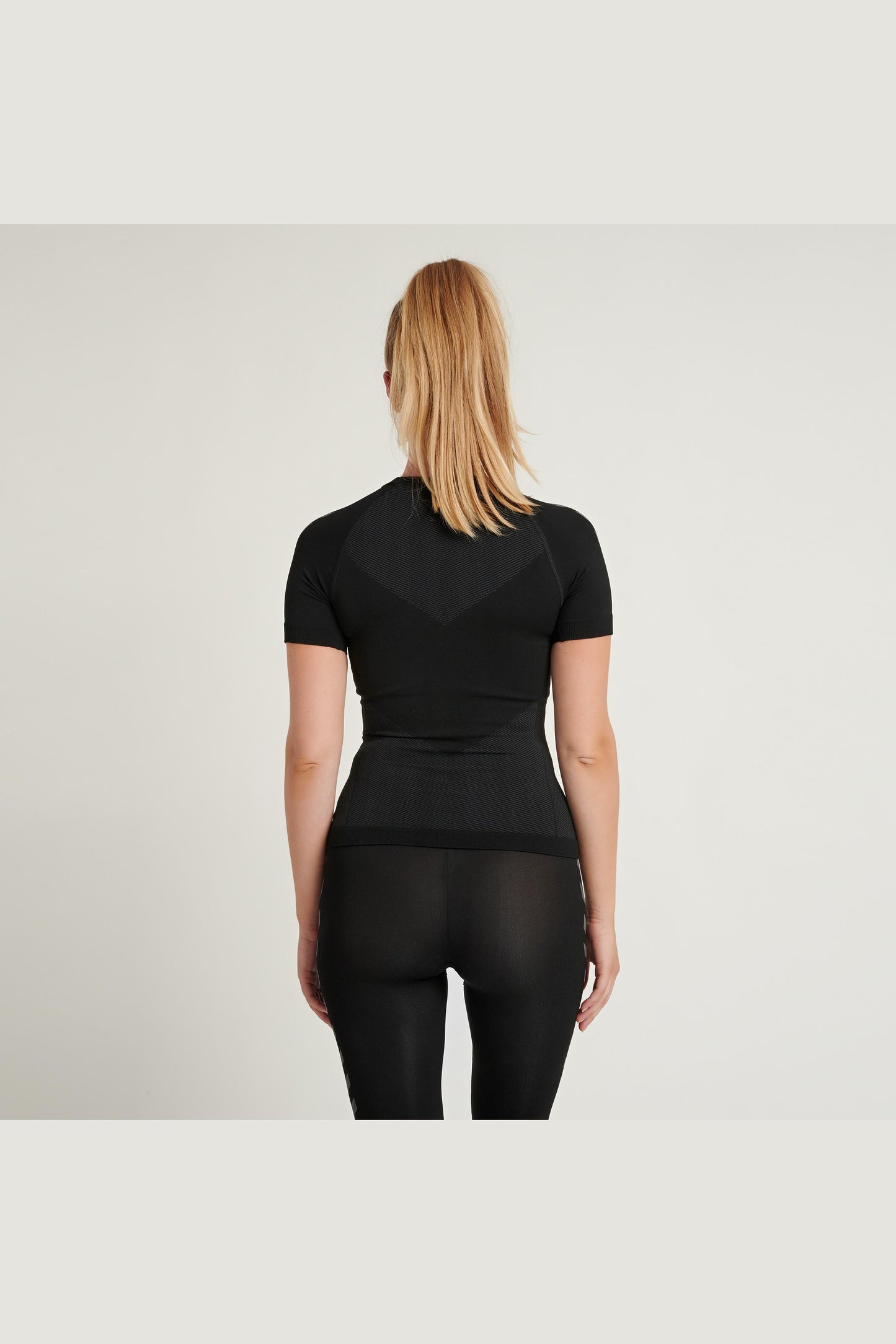 HUMMEL - Hummel First Seamless Jersey S/s W - Black