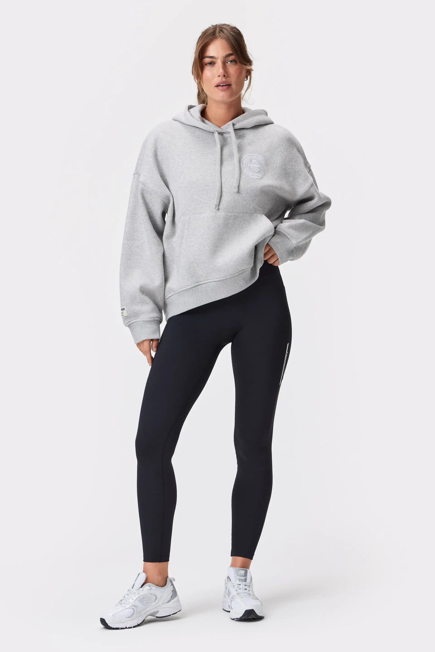 Relaxed Hoodie - for kvinde - STRONGER - Hoodie